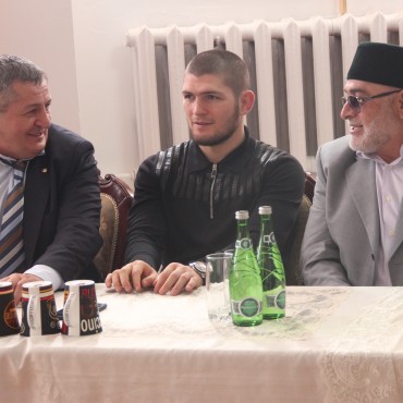 Хабиб Нурмагомедов встретился с кироваульскими школьниками